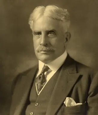Sir_Robert_Laird_Borden2C_1915.png