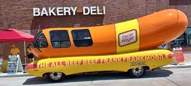 Oscar_Mayer_Frankmobile.jpg