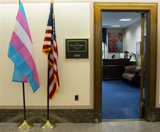 190326-bernie-sanders-transgender-flags-cs-1016a_debe06b57c5e054e6380e6ef6d8b7b0e.fit-760w.jpg