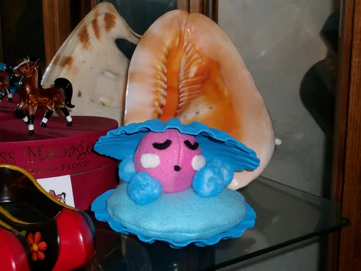 clamperl_plushie_by_saiyamewome_d2awnus-fullview.png